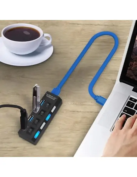 A Tres Click | Hub USB 3.0 Con Interruptor Independiente $ 51.600 $ 21.681 Generic Convertidores de Interfaces 